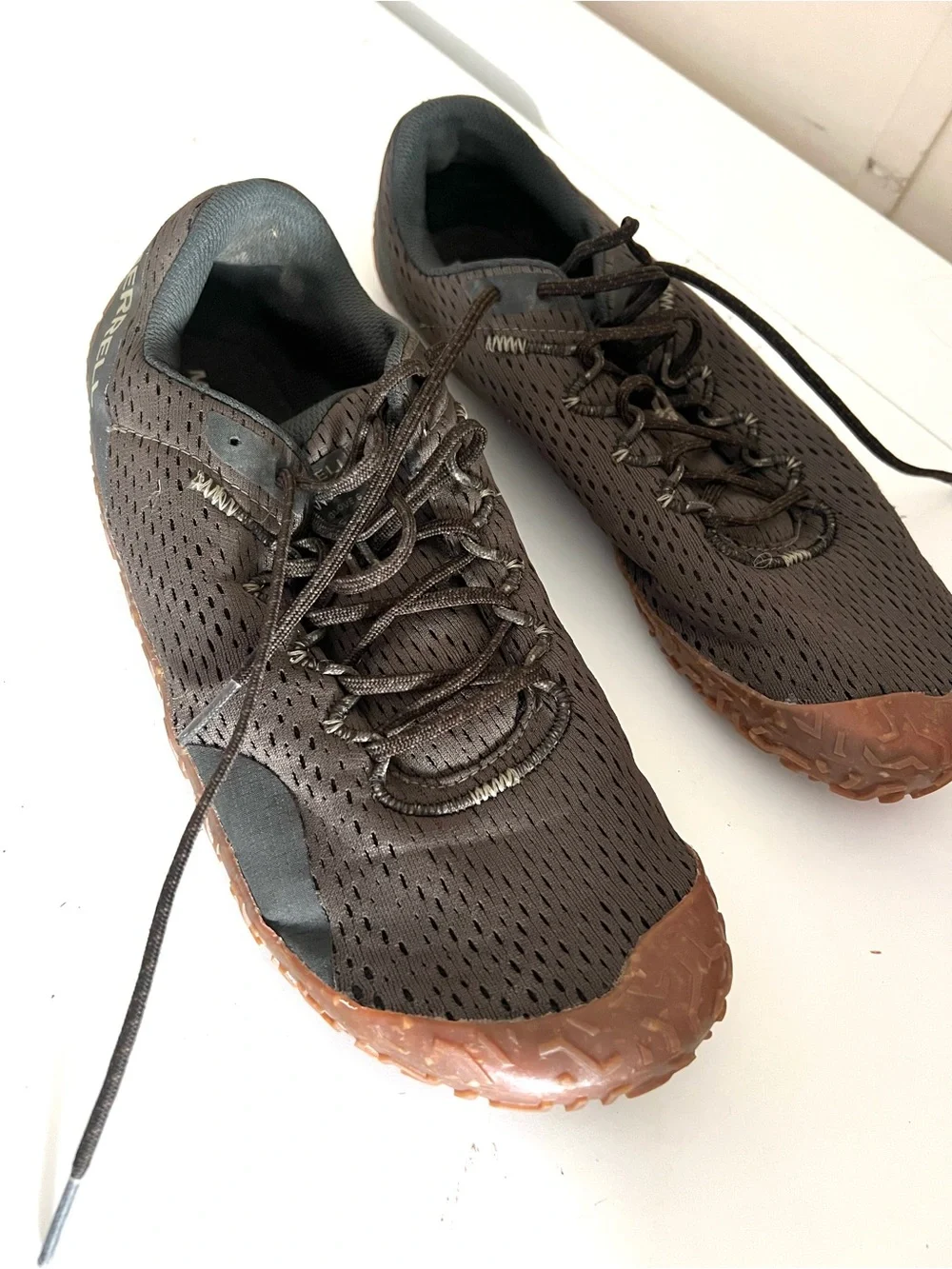 Merrell Men's vapor glove 6 Dark Brown barefoot Shoes with Gum Outsole